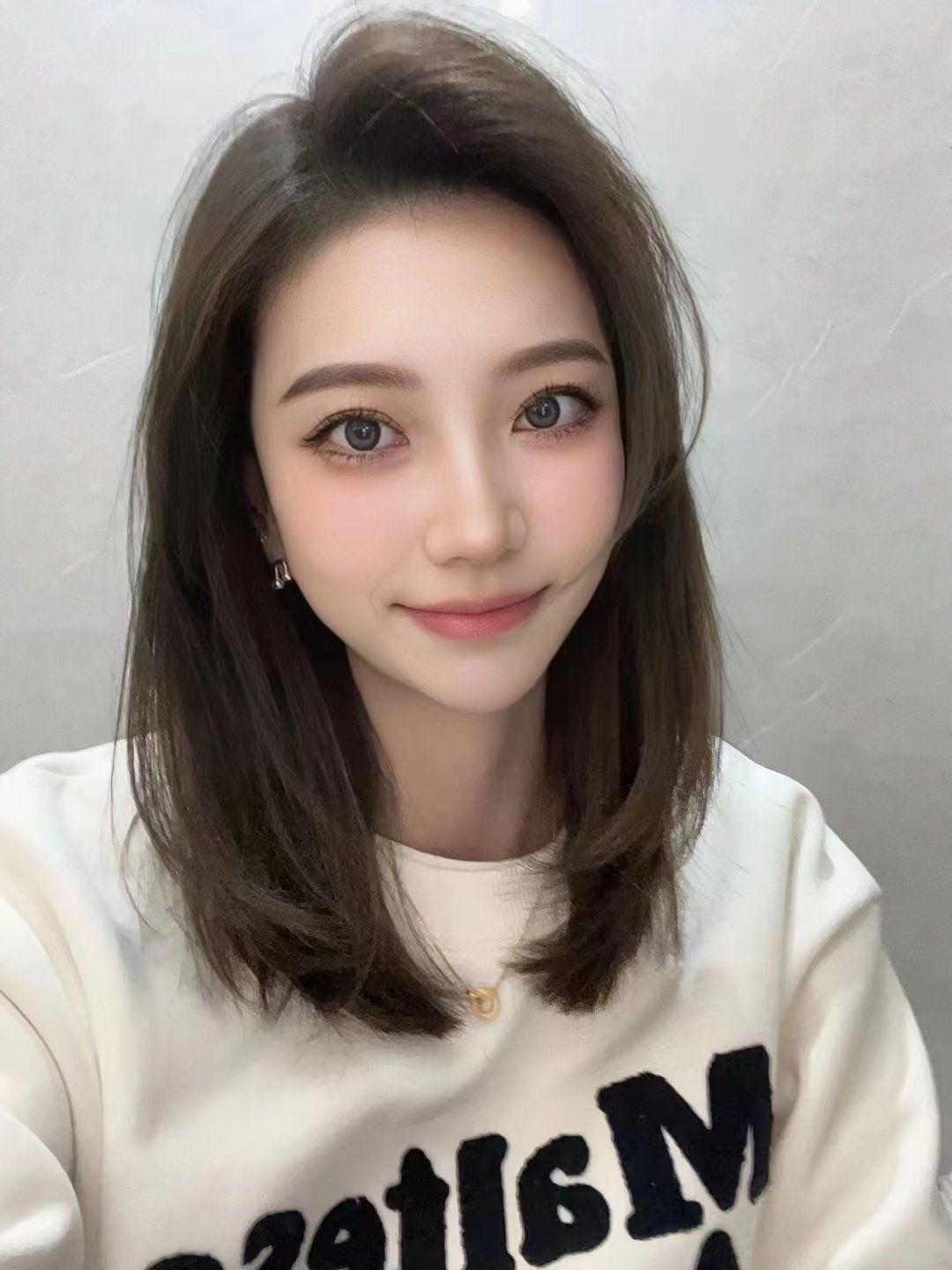 脸型长高额头女孩适合什么发型