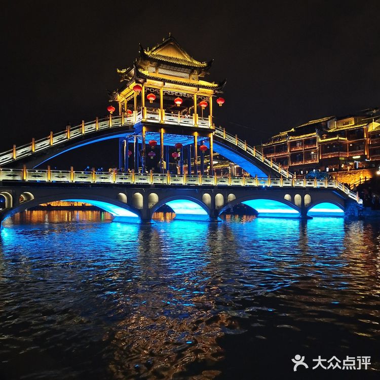 凤凰古城的夜景