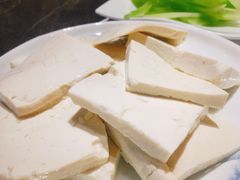 白豆腐-贵府酸汤牛肉火锅·贵州老字号(飞山街店)