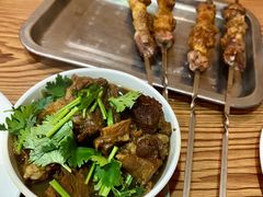 小碗牛肉-清真吴记门钉肉饼·喜多利