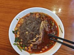-爆炸头阿姨小四川正宗川味小吃(无任何分店)