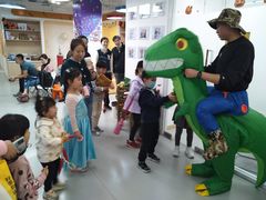 -猴有戏教育戏剧·音乐剧·主持口才·演讲朗诵辩论(环球港华师大校区)