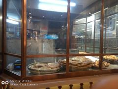 面包甜点陈列柜-莲香西域·正宗新疆菜(龙华店)