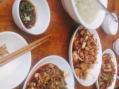 -茅屋大酒店
