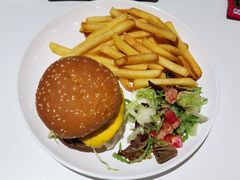 美式汉堡儿童餐-贝林大翅鲸简餐厅(国家海洋博物馆店)