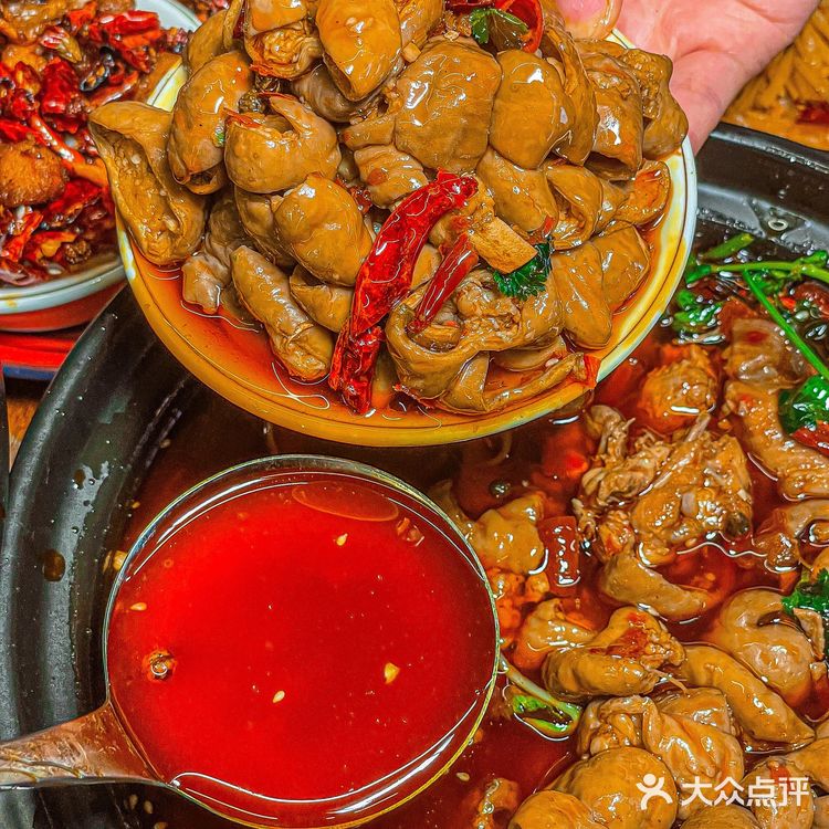 深圳这家肥肠煲吃一次就爱[爱心]上，我想天天来吃 