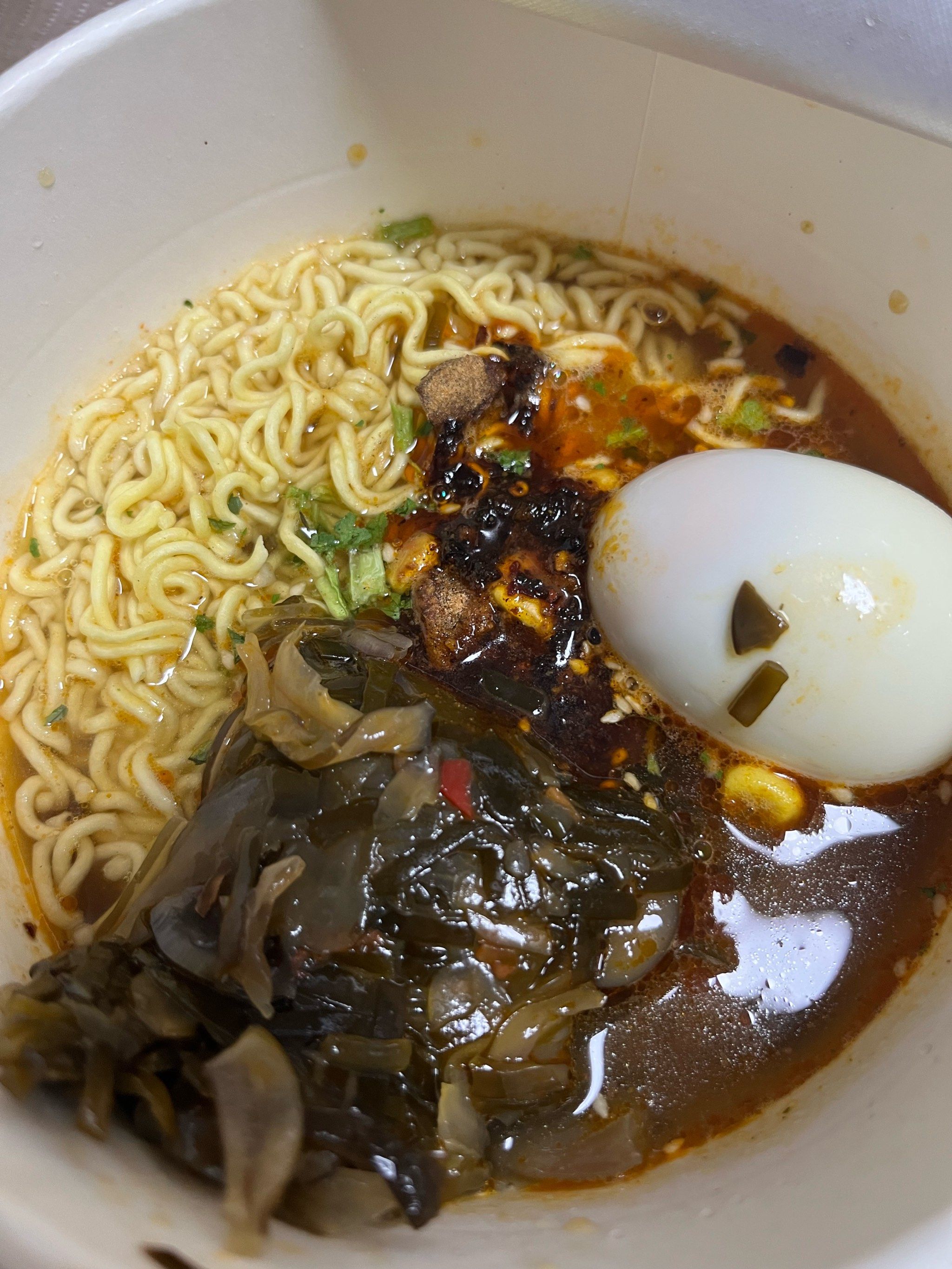 凭咋俩的关系请我吃桶泡面不过份吧!