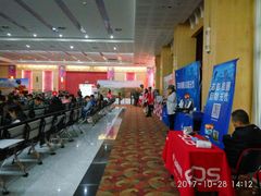 英特尔公司也携带设备供到会者提供体验-四川大学(华西校区)