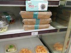 -全家便利店(莲花池东路店)