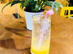 -新华里咖啡书吧(新华书店小寨店)