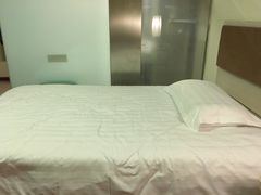 -莫泰酒店(上海虹桥北新泾地铁站天山路店)