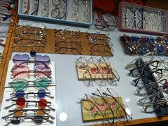 -三叶眼镜城批发市场(上海火车站店)