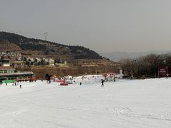 -济南卧虎山滑雪场