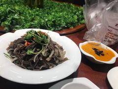 -老码头黑皮肘子锅包肉(赣水路店)