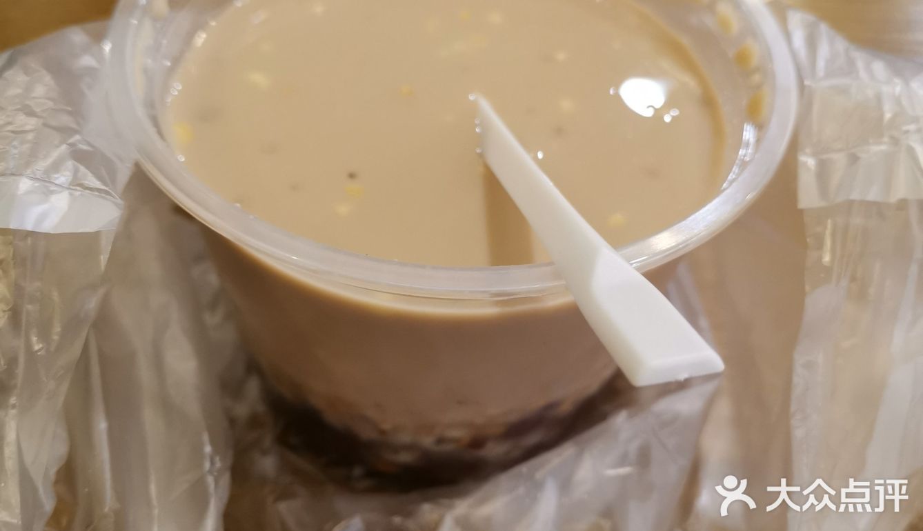 观音桥美食街的网红烧仙草。