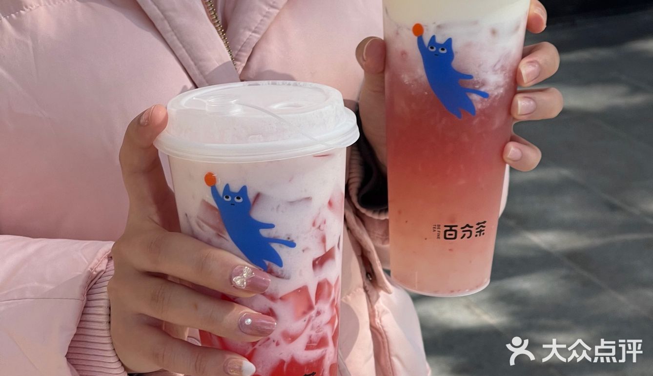 带了一杯栗子奶奶去西湖边喝～
栗子泥➕麻薯打底➕鲜奶油