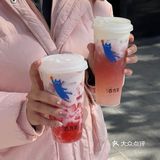 带了一杯栗子奶奶去西湖边喝～
栗子泥➕麻薯打底➕鲜奶油