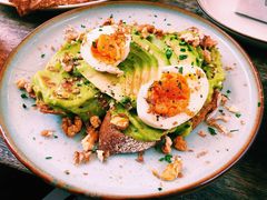 牛油果煮蛋吐司-RAC BAR(安福路店)