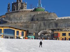 -采薇庄园四季滑雪场