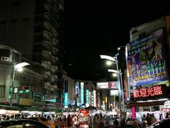 -六合夜市