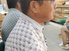 -豪门视光·星趣控·蔡司依视路眼镜代理商(中央大街店)