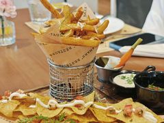 -Mark&Mars Restaurant