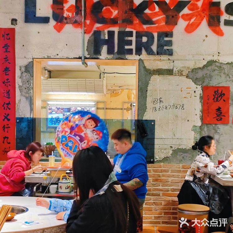 这个姐厉害了，鸿姐杭州首店就在西湖边边