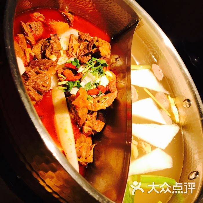 特色牛腩鸳鸯锅