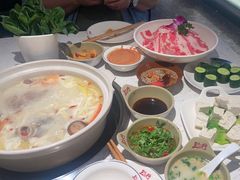 -三人行骨头王火锅(长寿店)