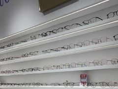 -美式眼镜·授权蔡司.依视路.尼康.豪雅.明月(南翔印象城店)