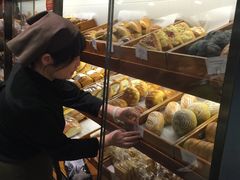 面包甜点陈列柜-莉莲蛋挞(大华悦沢书店)