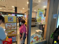 -麦当劳(上海虹桥站30B检票口楼上)
