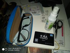 -杰伦眼镜·依视路·星趣控