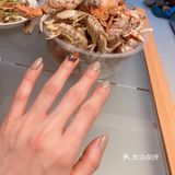 刚做完指甲，螃蟹皮皮虾就来了[撇嘴]