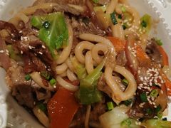大阪烧肥牛乌冬炒面-玛格萝妮比萨屋(四平店)
