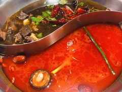 番茄卤味鸳鸯锅-喜悦小串丹东小黄牛海鲜烧烤大排档(民主广场店)