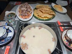 -尚尚仙·酸汤猪手·猪肚鸡火锅(华联万柳购物中心店)