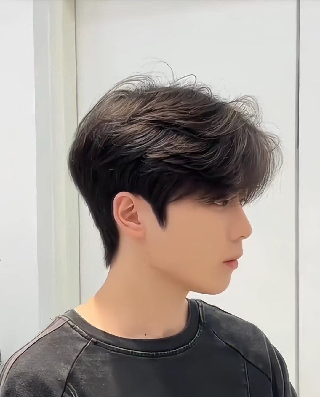 中分发型超帅气,男生简洁发型潮男必备