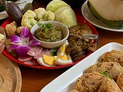 -Chom Cafe and Restaurant