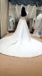 -觅白婚纱礼服馆