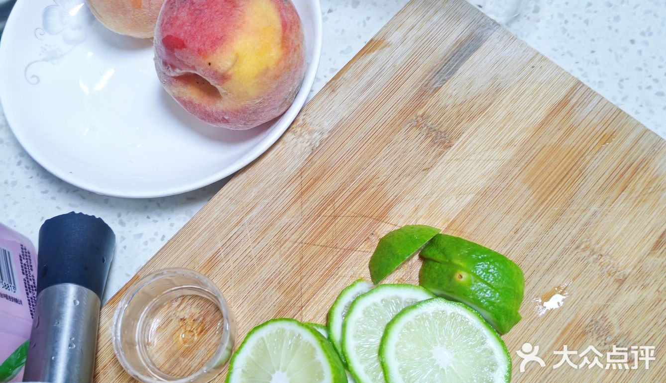 香水柠檬蜜桃果饮