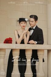 -现代经典婚纱摄影