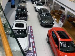 -杭州中沃沃尔沃4S店(滨江区店)