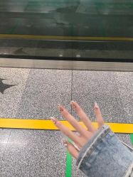 -UGIRL有个美甲