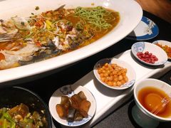 凤凰鱼头王-凤凰湘语·湘粤鲜融(浦东旗舰店)