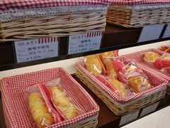 -红宝石·鲜奶小方·海派西点房(南丹店)