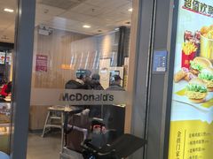 -麦当劳(上海虹桥站30B检票口楼上)