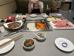 -海底捞火锅鲜切牛肉主题店(长寿路店)