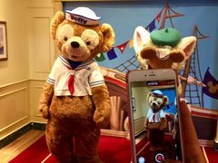 -小镇影院迪士尼小熊Duffy与他的朋友合影地