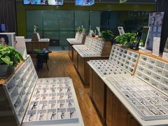-MiRi眼镜连锁·蔡司·尼康控优点合作店(莘庄店)
